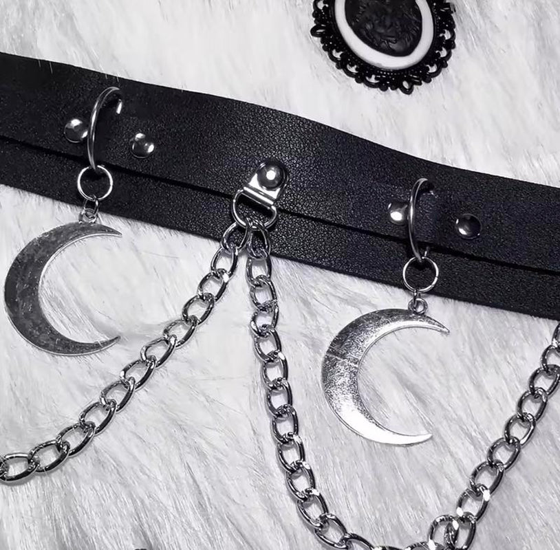 Moon Pendant Chain Fringe Goth Belt Punk Black PU Leather Belts Vintage Waistband for Women Daily Use Boho Leaf